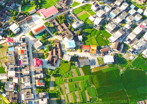 福建省发展“村落驰名行动” <br>自执行以来至上月底，全省共定名、改名地名4900余个，采集上图村落地名信息近14万条